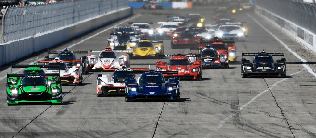 202001 visitsebring ariel race track mobil 1 sign cars-visit-sebring-fl Cars in the racing