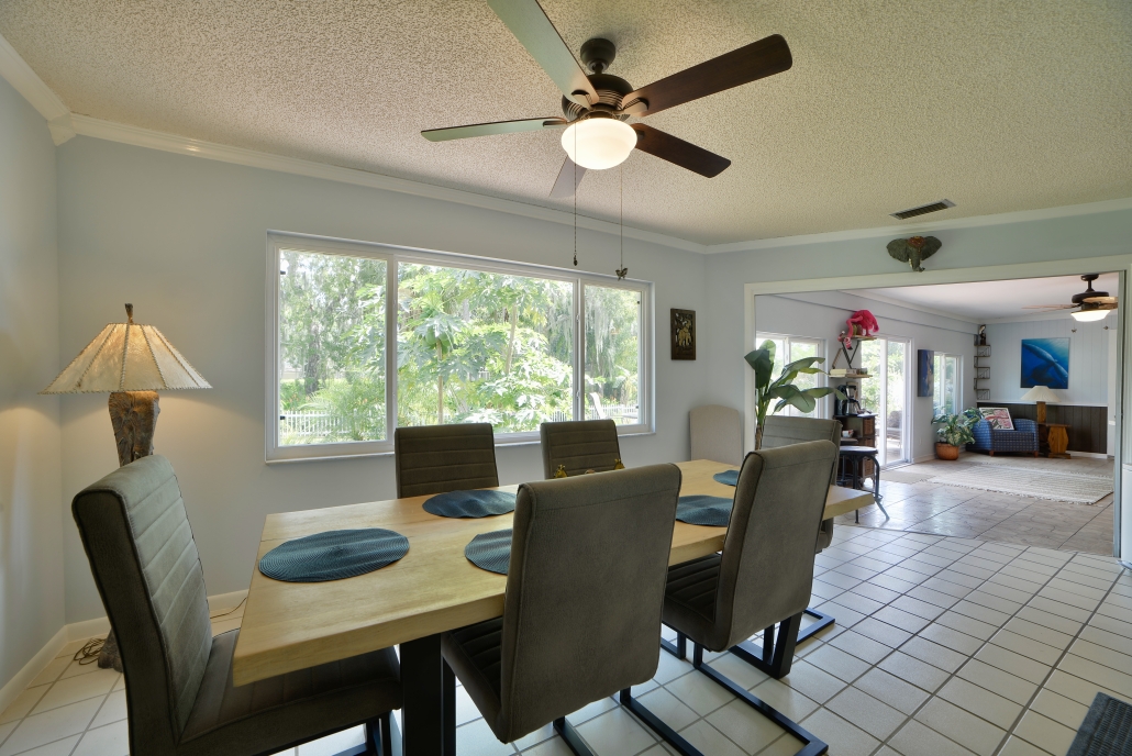 "Jungalow" 2Bedroom Vacation House Across from Lake Jackson in Sebring