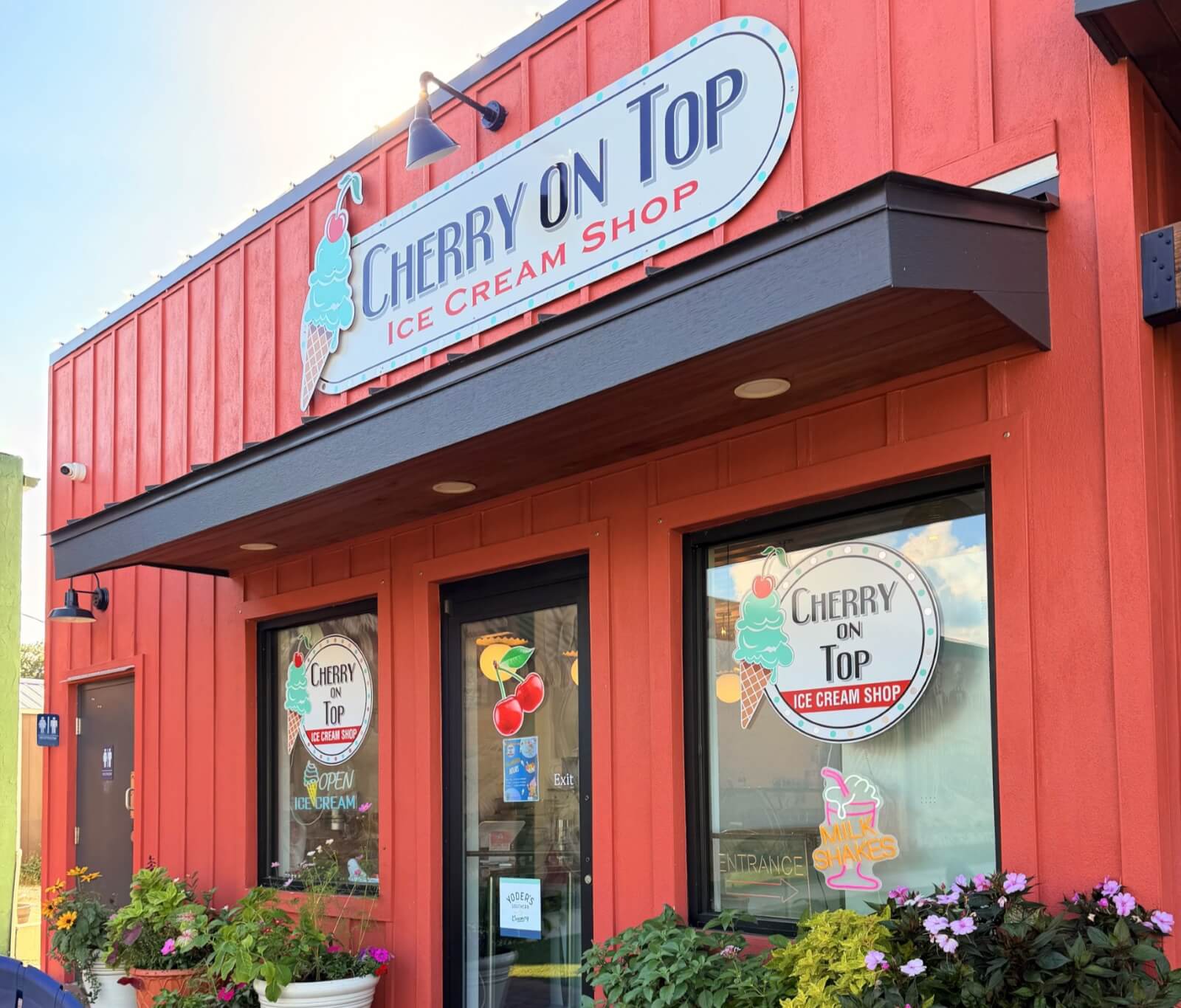 cheryyyy-visit-sebring-fl Outside storefront of Cherry on Top in Lake Placid. A red building with signage of the name of the establishment on top.