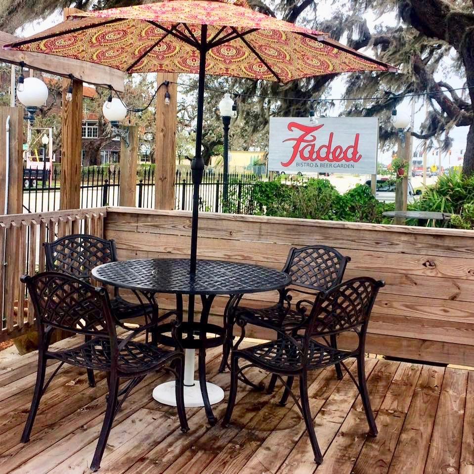 pet friendly restaurant in sebring